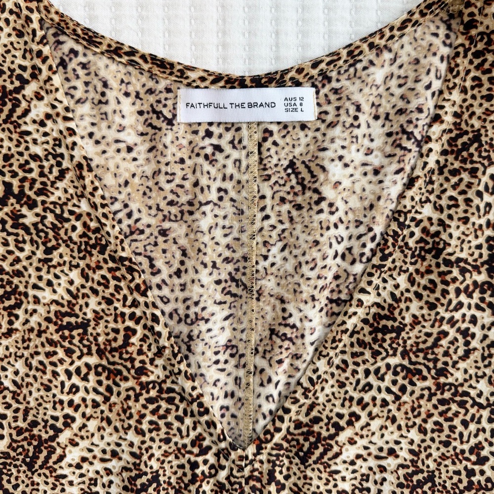 Faithfull the Brand Maggie Midi Dress in the Charlie Leopard Print - Picture 7 of 10